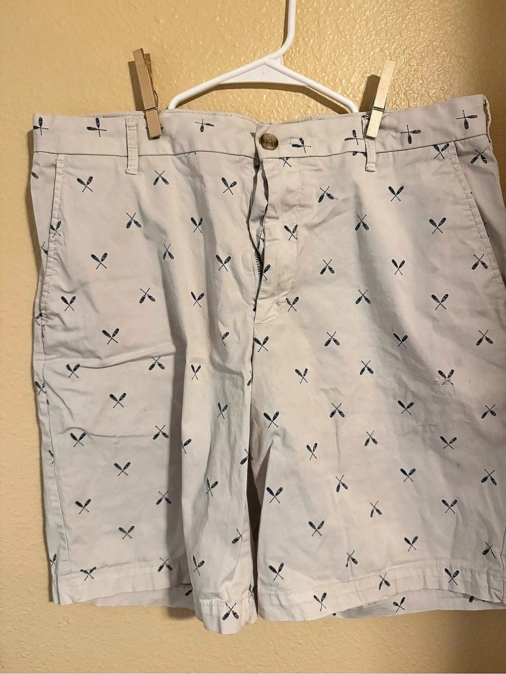 IZOD Men's Geometric Flat Front Shorts Waist 32